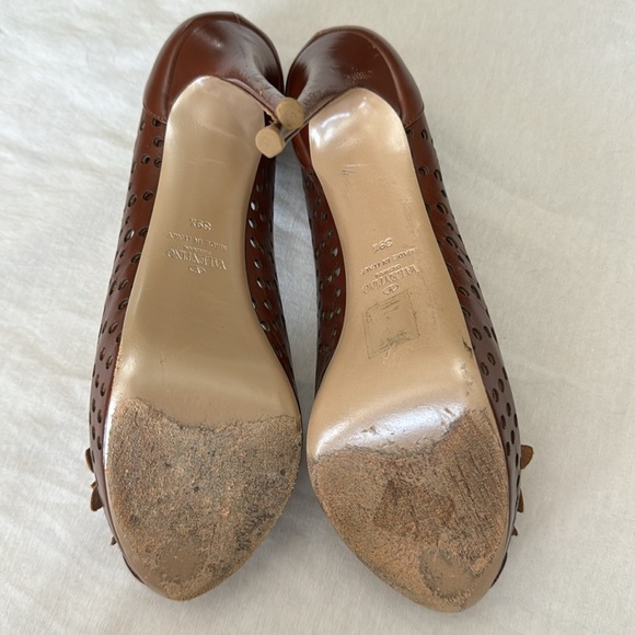 Valentino Garavani Leather Floral Pumps / heels - Picture 5 of 8